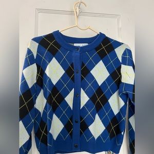 Cropped argyle sweater in blue and black